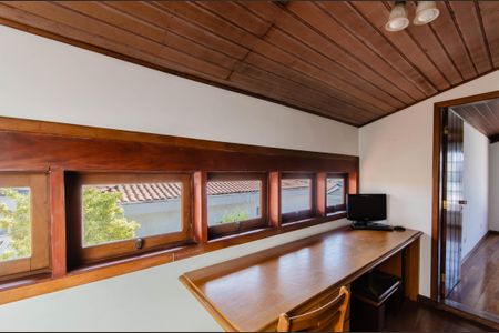 Casa à venda com 350m², 4 quartos e 4 vagasPiso superior