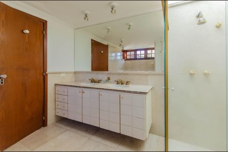Casa à venda com 350m², 4 quartos e 4 vagasBanheiro da Suíte 2