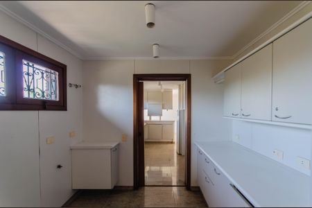 Casa à venda com 350m², 4 quartos e 4 vagasCozinha