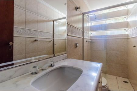 Casa à venda com 350m², 4 quartos e 4 vagasBanheiro da Suíte 1