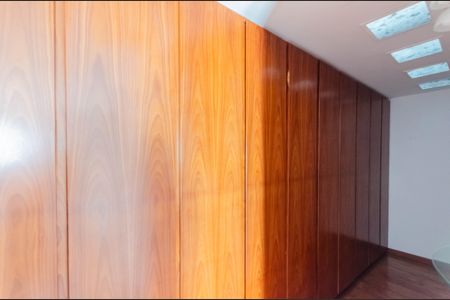 Casa à venda com 350m², 4 quartos e 4 vagasSuíte 2