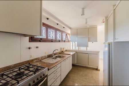 Casa à venda com 350m², 4 quartos e 4 vagasCozinha