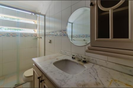 Casa à venda com 350m², 4 quartos e 4 vagasBanheiro Social