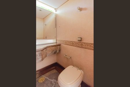 Casa à venda com 350m², 4 quartos e 4 vagasLavabo