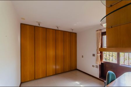 Casa à venda com 350m², 4 quartos e 4 vagasQuarto 2