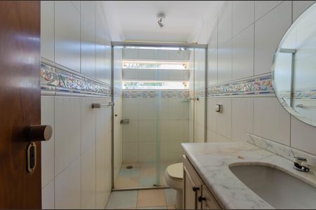 Casa à venda com 350m², 4 quartos e 4 vagasBanheiro Social