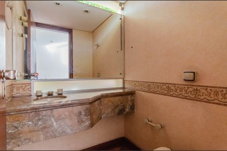 Casa à venda com 350m², 4 quartos e 4 vagasLavabo