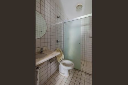 Casa à venda com 350m², 4 quartos e 4 vagasBanheiro de serviço