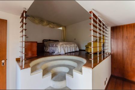 Casa à venda com 350m², 4 quartos e 4 vagasSuíte 2