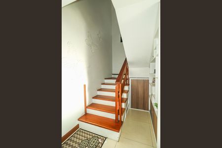 Casa de condomínio à venda com 191m², 3 quartos e 2 vagasEscada