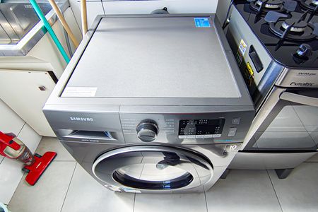 Apartamento à venda com 55m², 2 quartos e 1 vaga Apartamento à venda com 55m², 2 quartos e 1 vagaCozinha e Área de Serviço