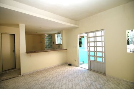 Casa para alugar com 70m², 2 quartos e sem vagaSala