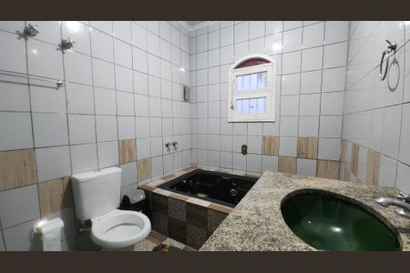 Casa para alugar com 280m², 8 quartos e 3 vagas Casa para alugar com 280m², 8 quartos e 3 vagasBanheiro da Suíte 1