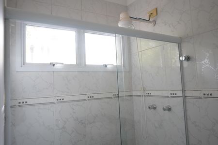 Casa à venda com 290m², 3 quartos e 4 vagasBanheiro Suíte 2 