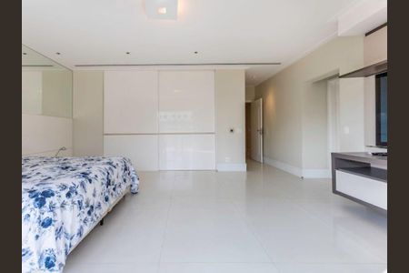 Apartamento à venda com 465m², 4 quartos e 5 vagasQuarto