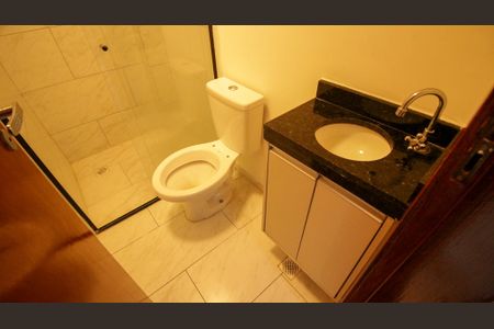 Casa de condomínio à venda com 37m², 2 quartos e sem vaga Casa de condomínio à venda com 37m², 2 quartos e sem vagaBanheiro