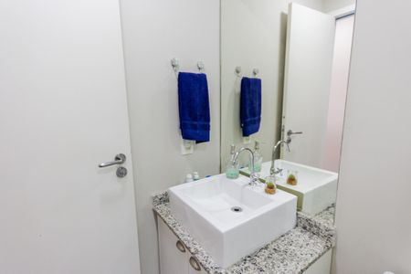Apartamento à venda com 64m², 2 quartos e 1 vaga Apartamento à venda com 64m², 2 quartos e 1 vagaBanheiro