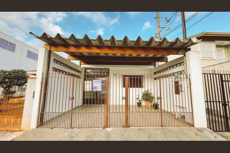 Casa para alugar com 130m², 2 quartos e 1 vaga Casa para alugar com 130m², 2 quartos e 1 vagaFachada