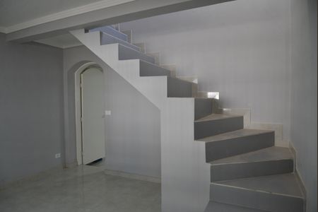 Casa à venda com 143m², 2 quartos e 2 vagasSala