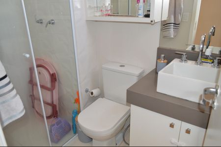 Apartamento à venda com 81m², 2 quartos e 2 vagasBanheiro da Suíte