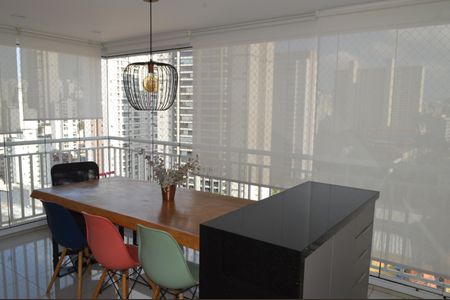 Apartamento à venda com 81m², 2 quartos e 2 vagasVaranda