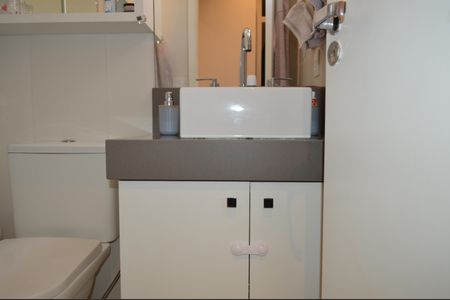 Apartamento à venda com 81m², 2 quartos e 2 vagasBanheiro da Suíte