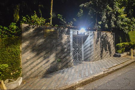 Apartamento à venda com 128m², 3 quartos e 1 vaga Apartamento à venda com 128m², 3 quartos e 1 vagaFachada e portaria