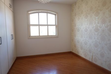 Casa à venda com 350m², 3 quartos e 3 vagasSuíte