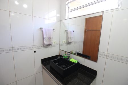 Casa à venda com 150m², 3 quartos e 2 vagasBanheiro