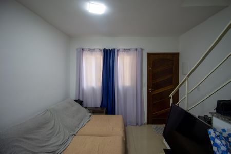 Casa de condomínio à venda com 55m², 2 quartos e 1 vaga Casa de condomínio à venda com 55m², 2 quartos e 1 vagaSala