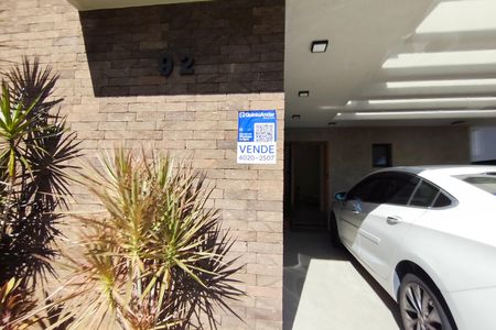Casa de condomínio à venda com 200m², 3 quartos e 4 vagasPLACA INSTALADA NA FACHADA