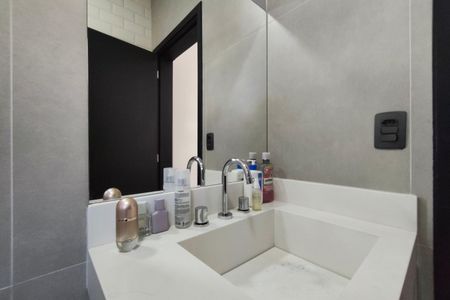 Casa de condomínio à venda com 200m², 3 quartos e 4 vagasBanheiro Suíte 2