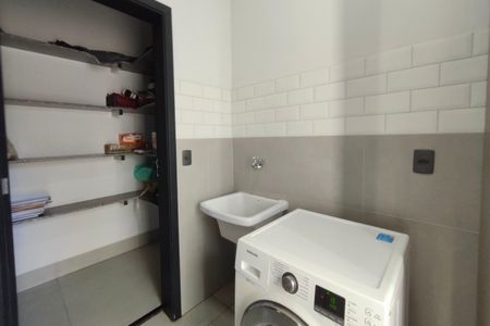 Casa de condomínio à venda com 200m², 3 quartos e 4 vagasÁrea de Serviço - Despensa