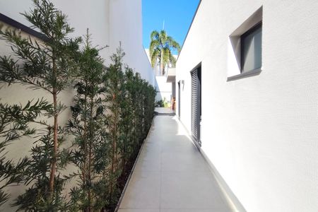 Casa de condomínio à venda com 200m², 3 quartos e 4 vagasCorredor - Quintal