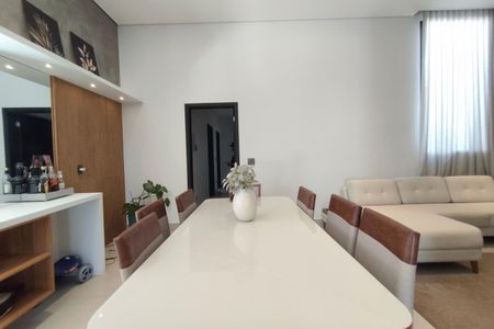 Casa de condomínio à venda com 200m², 3 quartos e 4 vagasSala de Jantar