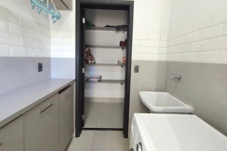 Casa de condomínio à venda com 200m², 3 quartos e 4 vagasÁrea de Serviço - Despensa