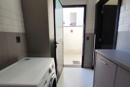 Casa de condomínio à venda com 200m², 3 quartos e 4 vagasÁrea de Serviço - Despensa