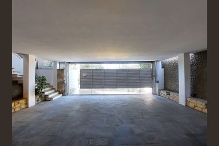 Casa à venda com 280m², 4 quartos e 5 vagas Casa à venda com 280m², 4 quartos e 5 vagasGaragem