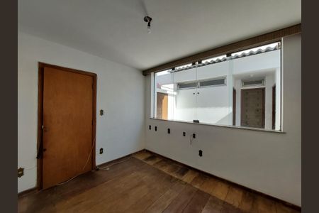 Casa à venda com 280m², 4 quartos e 5 vagas Casa à venda com 280m², 4 quartos e 5 vagasSala de TV