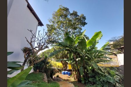 Casa à venda com 280m², 4 quartos e 5 vagas Casa à venda com 280m², 4 quartos e 5 vagasJardim