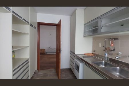 Casa à venda com 280m², 4 quartos e 5 vagas Casa à venda com 280m², 4 quartos e 5 vagasCozinha