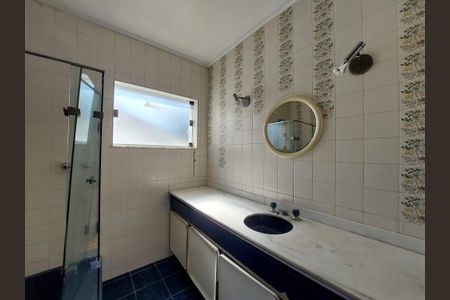 Casa à venda com 280m², 4 quartos e 5 vagas Casa à venda com 280m², 4 quartos e 5 vagasBanheiro Suíte 2