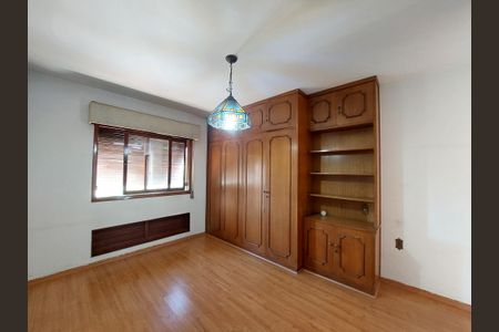 Casa à venda com 280m², 4 quartos e 5 vagas Casa à venda com 280m², 4 quartos e 5 vagasSuíte 2