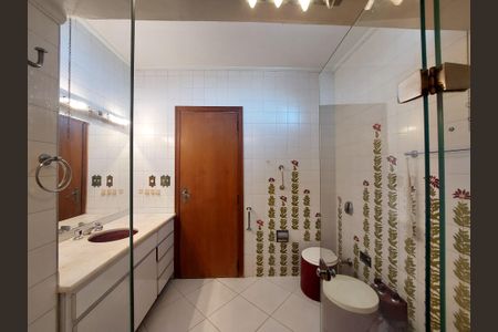 Casa à venda com 280m², 4 quartos e 5 vagas Casa à venda com 280m², 4 quartos e 5 vagasBanheiro Suíte 1