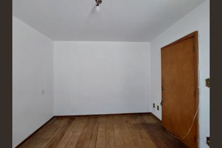 Casa à venda com 280m², 4 quartos e 5 vagas Casa à venda com 280m², 4 quartos e 5 vagasSala de TV