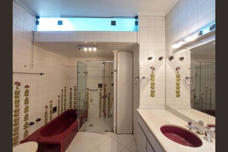 Casa à venda com 280m², 4 quartos e 5 vagas Casa à venda com 280m², 4 quartos e 5 vagasBanheiro Suíte 1