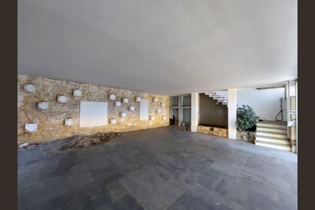 Casa à venda com 280m², 4 quartos e 5 vagas Casa à venda com 280m², 4 quartos e 5 vagasGaragem