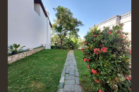 Casa à venda com 280m², 4 quartos e 5 vagas Casa à venda com 280m², 4 quartos e 5 vagasJardim