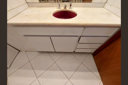 Casa à venda com 280m², 4 quartos e 5 vagas Casa à venda com 280m², 4 quartos e 5 vagasBanheiro Suíte 1