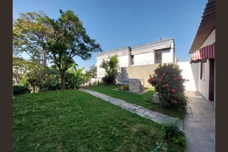 Casa à venda com 280m², 4 quartos e 5 vagas Casa à venda com 280m², 4 quartos e 5 vagasJardim